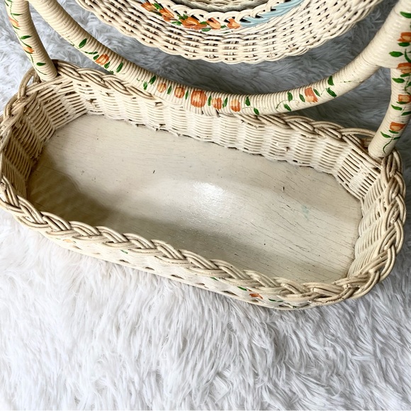 Vintage Woven Wicker Rattan Floral Tabletop Vanity Mirror With Attached Caddy - Picture 3 of 12